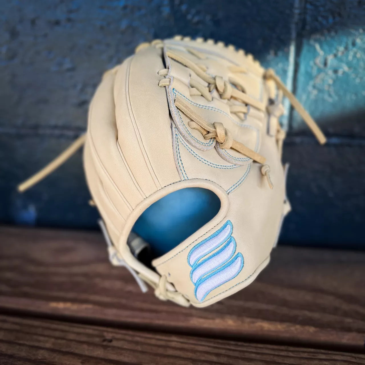 Summit Series – Emery Glove Co.