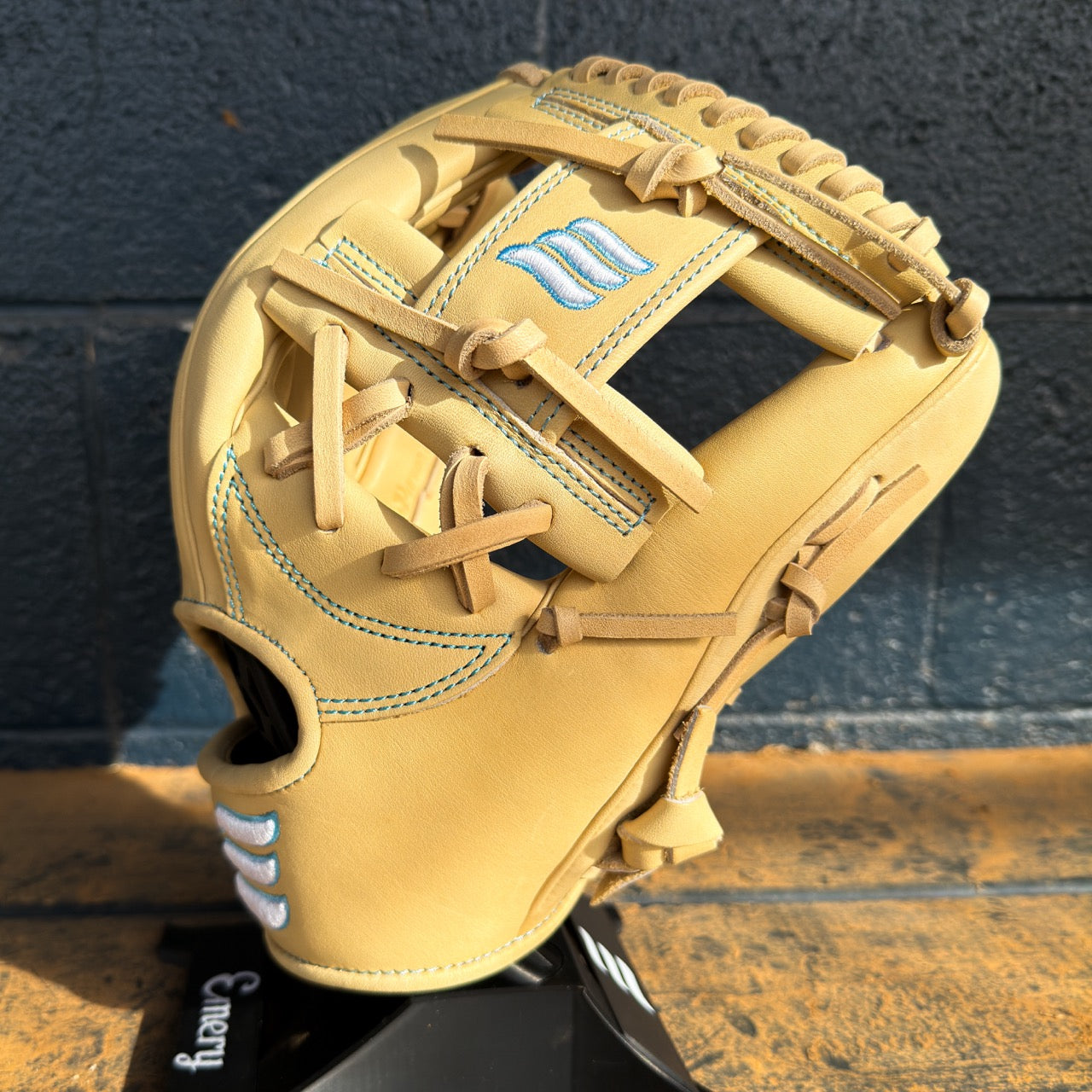 Summit Series – Emery Glove Co.